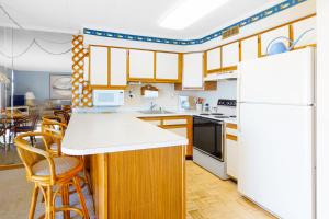 Η κουζίνα ή μικρή κουζίνα στο Assateague House 509