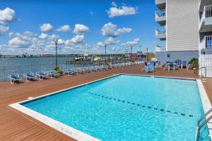 Πισίνα στο ή κοντά στο Assateague House 509