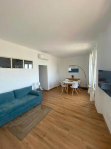 a living room with a blue couch and a table at Appartamento a due passi dal mare in Genova