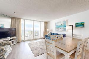 a living room with a dining room table and a television at Pyramid 6G in Ocean City