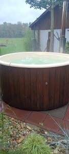 Φωτογραφία από το άλμπουμ του Romantická chalupa na samote σε Jahodná