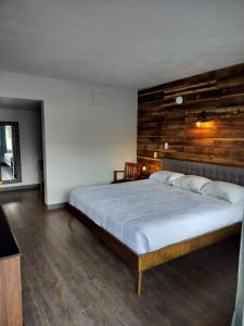 Ένα ή περισσότερα κρεβάτια σε δωμάτιο στο Bel Aire Motel
