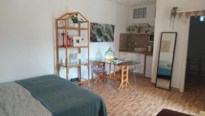 a bedroom with a bed and a table and a kitchen at Retales in Cartagena