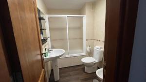 a bathroom with a sink and a toilet and a window at la casa de pozo1 in Pozo Izquierdo