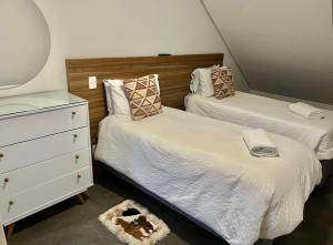 Postel nebo postele na pokoji v ubytování Gaudi Loft Design 50 + 8 fotografií