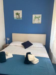 Una cama o camas en una habitación de Tower casa vacanze 2