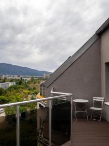 Gambar di galeri bagi Modern Vitosha View Apartment with Free Parking di Bŭnzareto