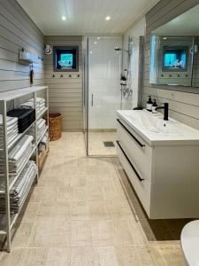 Ένα μπάνιο στο Luxury By The Fjord In Ranvik