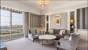 Χώρος καθιστικού στο Al Habtoor Palace