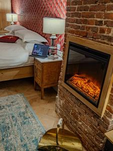 Ένα ή περισσότερα κρεβάτια σε δωμάτιο στο Lovelace Suites by Threads of Time Hotel Bruges