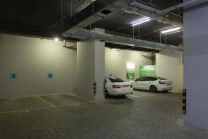 two cars parked in a parking lot at night at Hotel 21 Makkah in Makkah