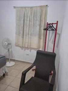 Billede fra billedgalleriet på Yellow house i Santa Ana