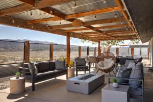 Χώρος καθιστικού στο House & Casita - Hot Tub - Pickle Ball - Fire Pit - Pool