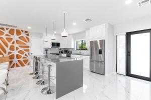 Sun Swept IslesにあるStunning Luxury Waterfront Oasis with a Poolのギャラリーの写真 +49枚の写真