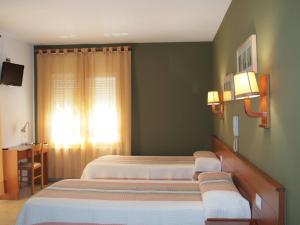 Postel nebo postele na pokoji v ubytování Hotel El Castell