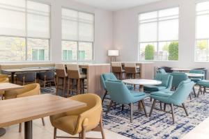 O zonă de relaxare la Homewood Suites By Hilton Puyallup Tacoma