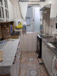 Dapur atau dapur kecil di Mongaguá apartamento