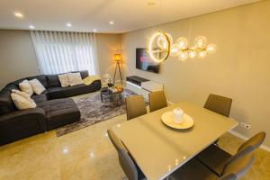 Ruang duduk di JolikaS House Heated Pool and EV point