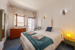 Postel nebo postele na pokoji v ubytování Central Hillstop Townhouse