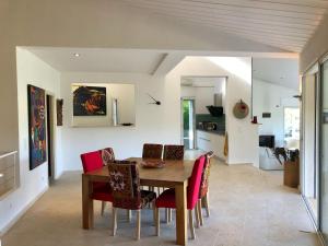 Et opholdsområde på Villa in La Croix-Valmer with Sea Views