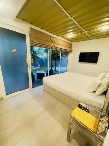 Μια τηλεόραση ή/και κέντρο ψυχαγωγίας στο Container Villa Collection