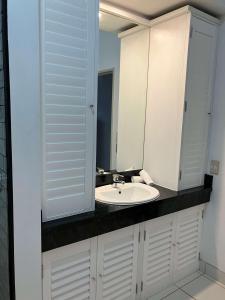 Billede fra billedgalleriet på Lakefront Mountain Views Stylish unit i Frankton + 3 billeder