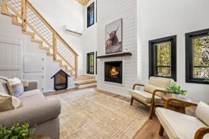 O zonă de relaxare la Dollys Mountain Retreat - Brand New +38 fotografii