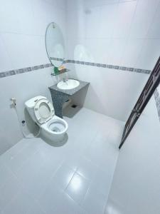 Ванная комната в Nhà Nghỉ Minh Châu Biên Hòa