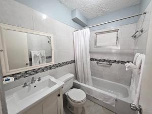 Koupelna v ubytování Harmony Studio - Chrisanns Beach Resort Apt 18 + 7 fotografií