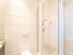 Bilik mandi di Schöne Wohnung in Granzow +26 gambar