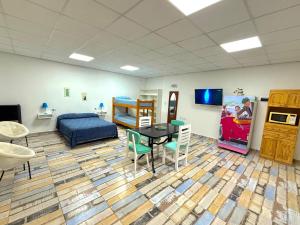 Μια τηλεόραση ή/και κέντρο ψυχαγωγίας στο Alojamientos Meca