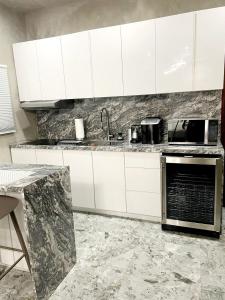 Η κουζίνα ή μικρή κουζίνα στο Entire home for 2 with private pool and plenty of amenities in Rio Grande, Puerto Rico