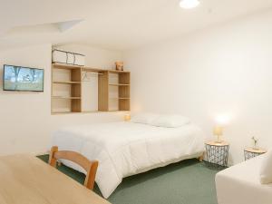 Postel nebo postele na pokoji v ubytování Duplex cosy 8 pers. aux pieds des pistes, garage, wifi, 2 ch. + mezzanine - FR-1-814-130