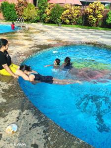 Πισίνα στο ή κοντά στο Prafulla's nature nest home stay