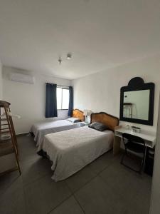 Postel nebo postele na pokoji v ubytování Modern home with pool, garden 24 7 security