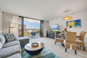 Χώρος καθιστικού στο Kaanapali Shores 725 · KS 725 2BD in BeachFront Resort w Ocean V
