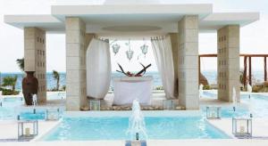 una piscina in un resort di Excellence Playa Mujeres- All Inclusive- Adults Only a Cancún