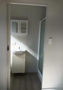 Ένα μπάνιο στο Airport small van for rest