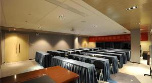 a room with a bunch of chairs in a room at Echarm Hotel Nanning Qingxiu Mountain in Nanning