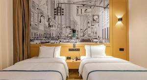 two beds in a hotel room with a picture of a city at City Comfort Inn Chengdu Southwest University of Finance and Economics Wansheng Metro Station in Chengdu +160 photos