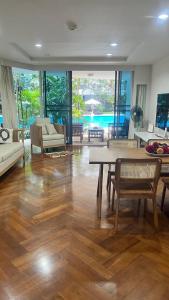 Πισίνα στο ή κοντά στο Beachfront two bedroom apartment