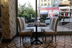 Restorāns vai citas vietas, kur ieturēt maltīti, naktsmītnē Grand Bursa Hotel