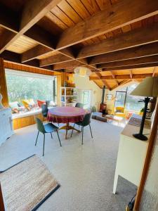 Et opholdsområde på Azalea Cottage