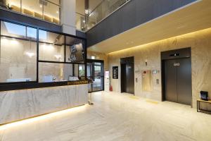 a lobby of a building with a reception desk at Pohang Hound Hotel Songdo Beach in Samgong +59 photos