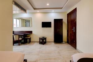 Gallery image of Townhouse Benz Circle MG Road in Mohammadnagar +23 photos