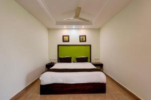Postel nebo postele na pokoji v ubytování OYO 83990 New Hotel Executive Inn