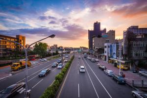 a busy city street with cars on the road at HOTEL HI- Chui-Yang in Chiayi City +33 photos
