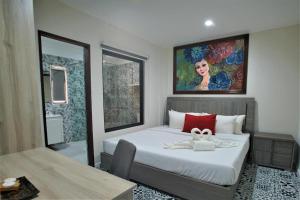 a bedroom with a bed and a painting on the wall at Segara Residencias Subic Bay in Olongapo +27 photos