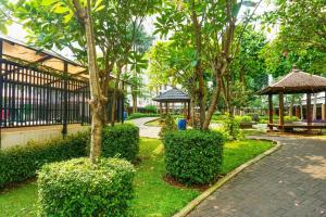 a garden with trees and a pavilion and a walkway at Capital O 91651 Independent99 Near Kalibata city square in Jakarta