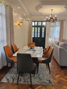 Imagen de la galería de Luxury 3 Bedroom Rembeka villa with sq, en Naivasha
